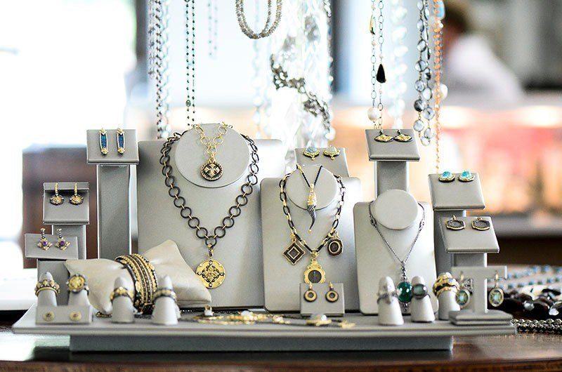 4 Tips to Style Your Jewelry